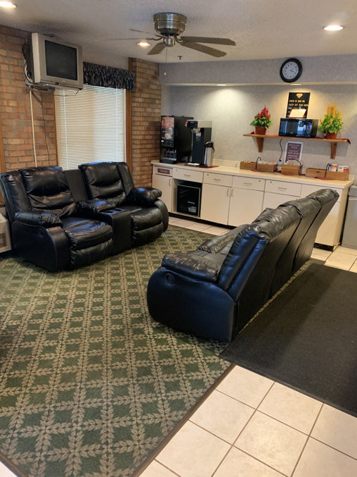 New Martinsville Inn Lobby Area 2